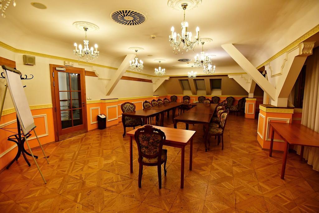 Hotel Prosper Челадна Экстерьер фото