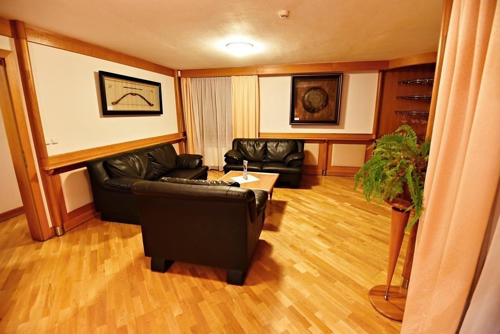 Hotel Prosper Челадна Экстерьер фото