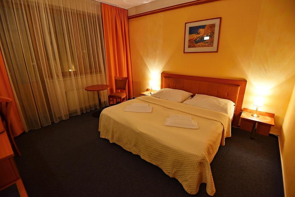 Hotel Prosper Челадна Экстерьер фото
