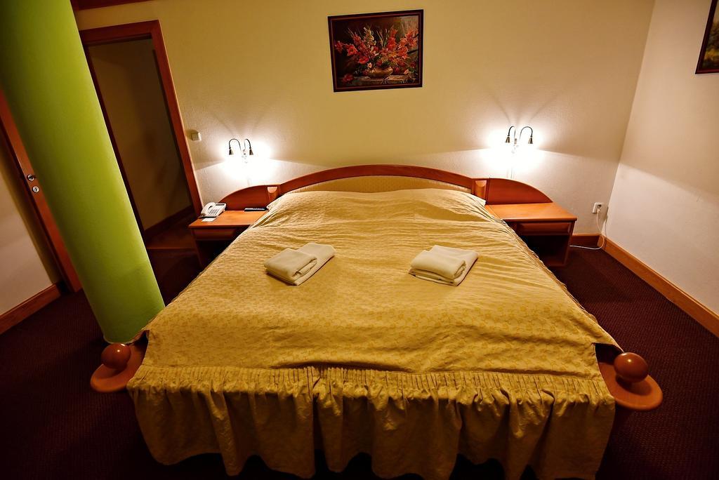 Hotel Prosper Челадна Экстерьер фото