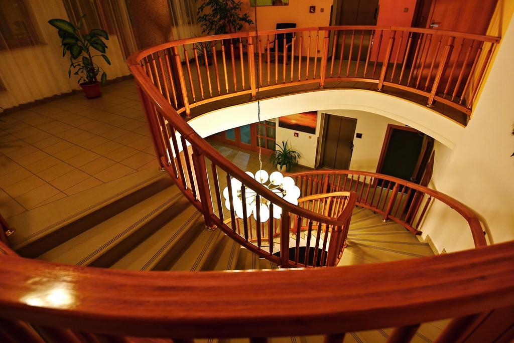 Hotel Prosper Челадна Экстерьер фото