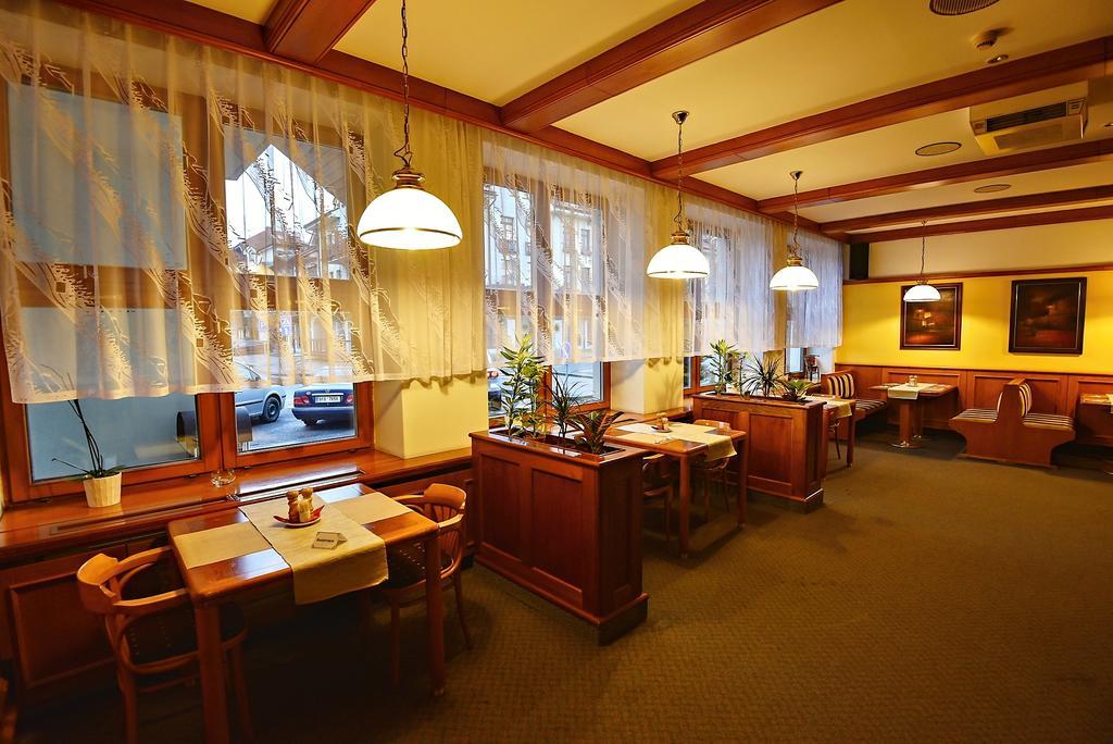 Hotel Prosper Челадна Экстерьер фото