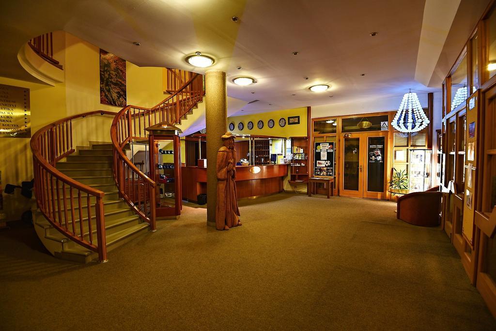 Hotel Prosper Челадна Экстерьер фото