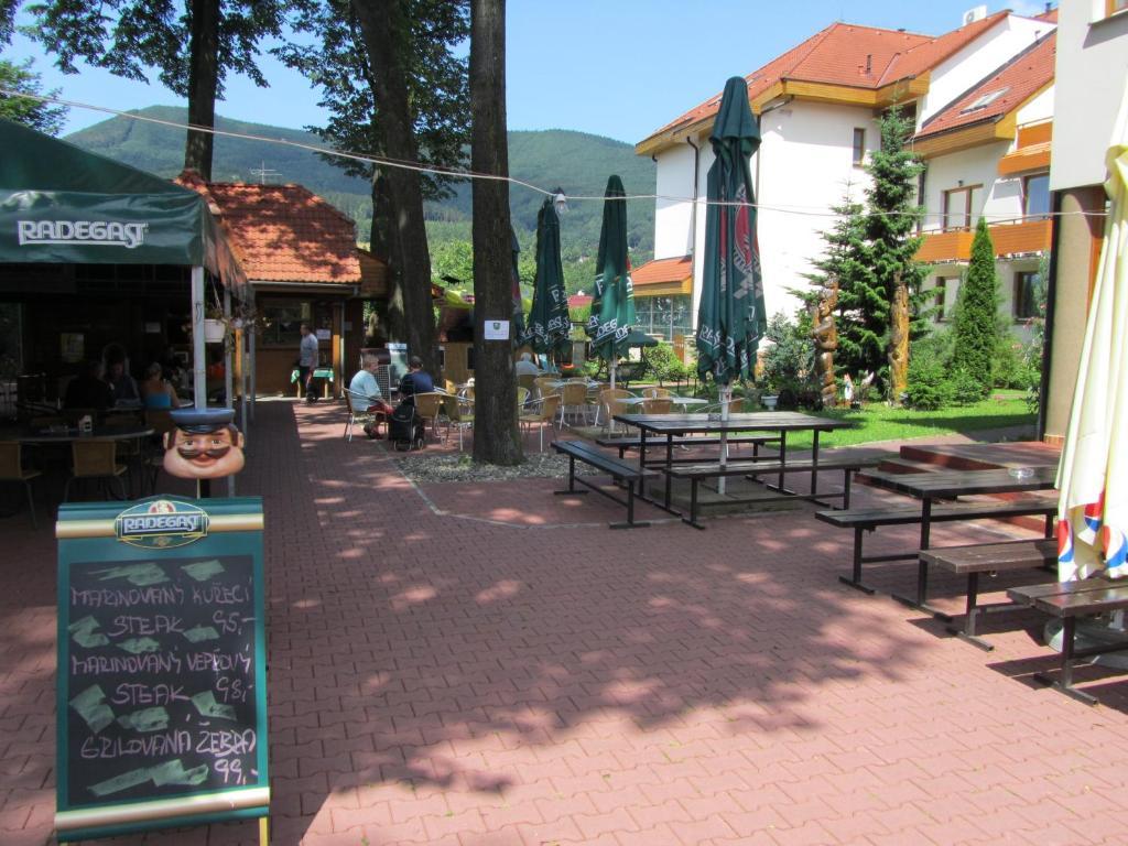 Hotel Prosper Челадна Экстерьер фото