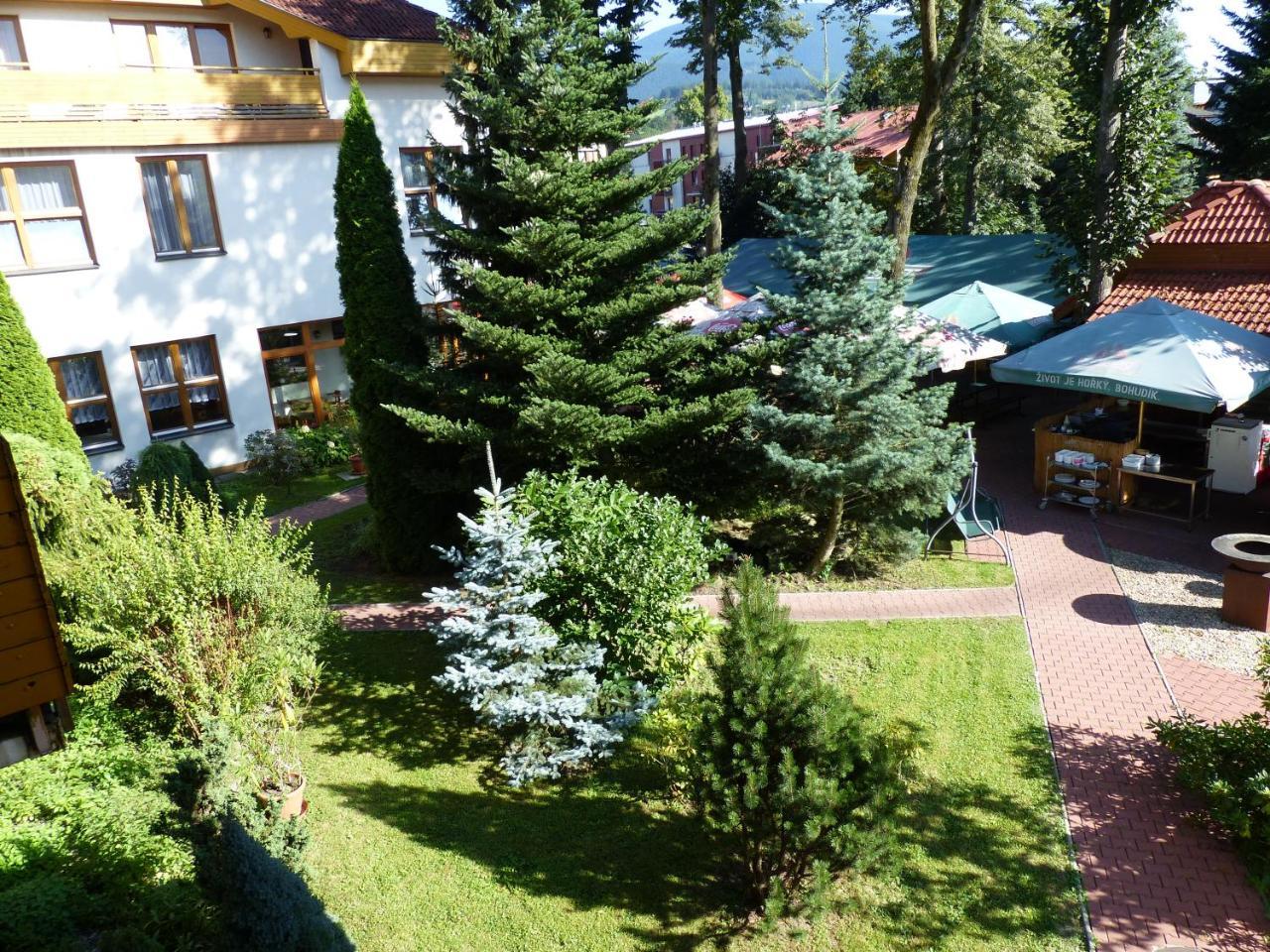 Hotel Prosper Челадна Экстерьер фото