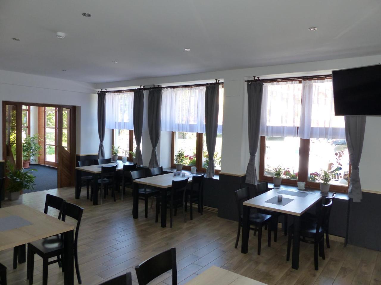 Hotel Prosper Челадна Экстерьер фото